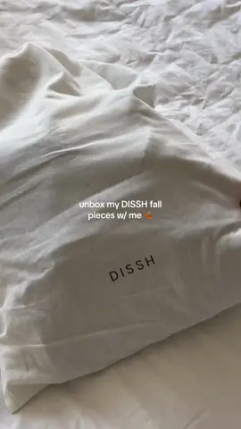 so excited to show you how im going to style these pieces 🍂 @DISSH #dissh #disshhaul #fallfashion #fallstyle #fyp #seattlewashington #unboxingvideo #fallhaul #disshfavorites #minimalist #minimalstyleoutfit #blazeroutfit #autumnfashioninspo 