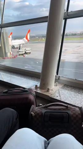 Viajar é sempre um sonho!✨ #riodejaneiro #viagem #casaltiktok #videoaeroporto #aerolook #amor #noivado 