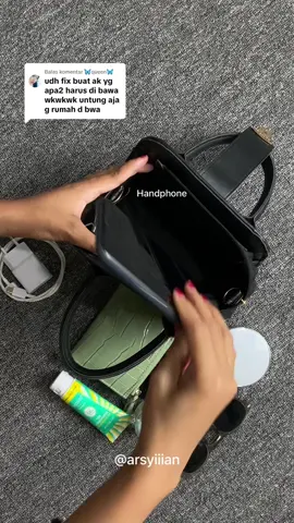 Membalas @🦋queen🦋 Tas ini cocok banget buat kamu yang suka bawa barang banyak #fyp #tas #tasmurah #taswanita #tasselempang #ootdhijabstyle #flks 