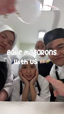 Bake macarons with us 🫶🏻 #fyp #baking 