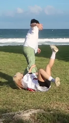 손버릇이 나쁜 여자친구..ㅋㅋ🤣 #couplecomedy #couplegoals #couple #couplecomedy #funny #run #fyp #커플 #추천 