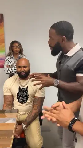 When Esteben crashes Mike’s Love story with Domini! #foryou #foryoupage #fypシ #kountrywaynecomedy #tiktokcomedy #longervideos #kountrywayneskits #kountrywayne #viraltiktok 