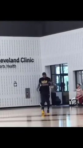 Kyrie🕺 #fypシ #viral #sports #basketball #fyp #fy #NBA #nba2k #kyrie #kyrieirving #dance 