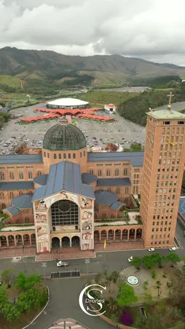 Santuário Basílica de Nossa Senhora Aparecida,  localizada em Aparecida-SP. Já veio aqui? É linda não é???? #santuario #basilica #nossasenhoraaparecida #aparecida #aparecidadonorte #saopaulo #dronevideo #dronebrasil #droneoficial #dronedji #dji #djivideos #djiglobal #djibrasil 