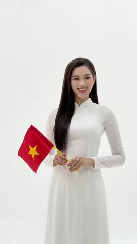 Tự hào áo dài Việt Nam 🇻🇳🇻🇳 #dothiha #hoahauvietnam #tiktokgiaitri #aodaivietnam #tuhaovietnam 