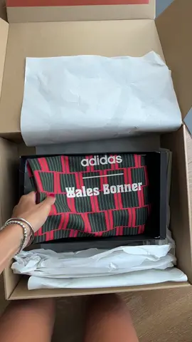Unbox my #adidas x #walesbonnner SL72 knit #sneakers with me 🤩 @LevelShoes @adidas @ #unboxing #sneakertrends2023 