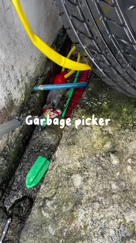 Kalat na hindi mo maabot? Ito na ang sagot. #garbagepicker #homeneed #lifesaver #tiktokfinds