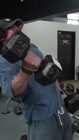Sam Sulek Bicep shenanigans #samsulek #biceptraining #samsuleklifts #samsulekmotivation 