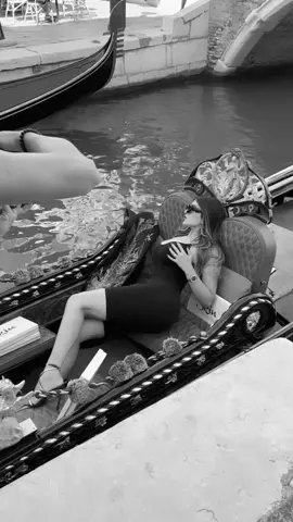 Me siento en una pelicula🎞️📽️ #festivaldecinedevenecia #skinbyerikavega #erikavega 