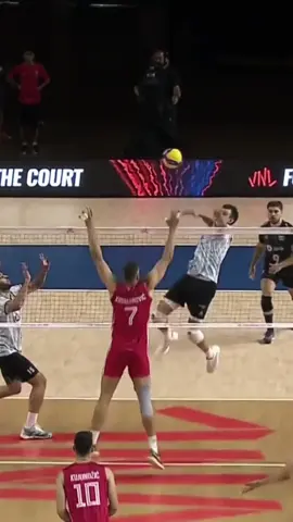 Monster spike by Agustín Loser 😤 #epicvolleyball #volleyballworld #volleyball 