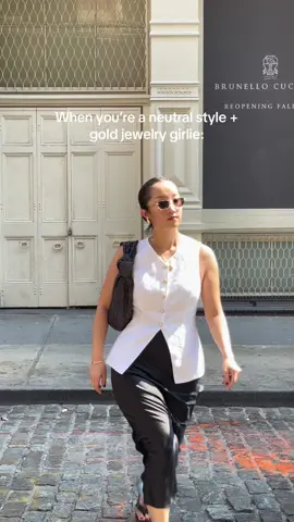 Can it stop being over 85 degrees here in nyc already? Im ready for the fall fashion #nyfw #neutralaesthetic #nyfashionweek 