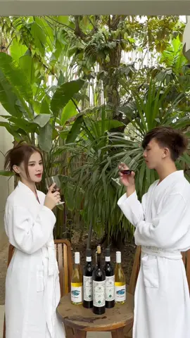 🍷 ស្រាក្រហម AUSWAN Creek រស់ជាតិ ពិត ពីអូស្រ្តាលី •••••••••••••••••••••• ឆ្ងាញ់ជាប់ម៉ាត់ សម្រាប់មនុស្សគ្រប់វ័យ បន្ថែមអត្ថន័យ អោយ Party កាន់តែរីករាយ 📆 លឿនឡើង លឿនឡើង ទាន់មាន បញ្ចុះតម្លៃ អាចរកទិញបានពីខ្ញុំផ្ទាល់😍