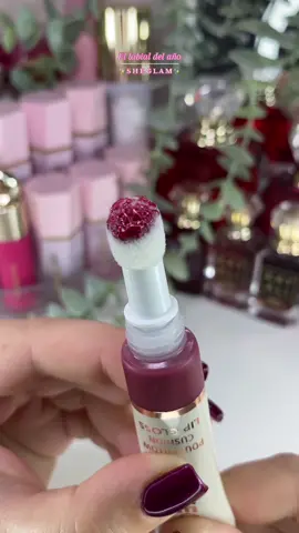 Nuevo labial con este envase que es LO MÁS♥️ en @SHEGLAM amo este tono K.O y lo bien que pigmenta😍sin duda necesito MÁS TONOS🙌🏻 #ASMR #shein #sheglam #sheglamblush #sheglamhaul #sheglamreview #unboxing #asmrsounds #asmrmakeup #transition #tranformation #review #parati #fyp #fypシ #foryou #foryoupage #makeuphacks #beautyhacks #satysfying #relaxing #relaxingvideos #viral #viralvideo #greenscreen #greenscreenvideo #capcut #novedades #new #trend #grwm 