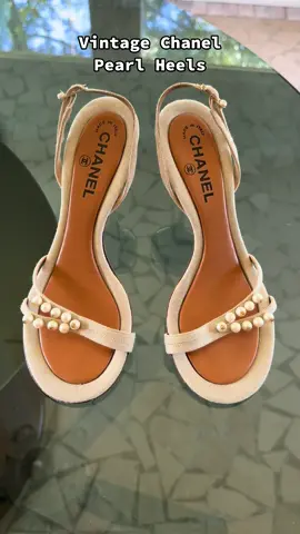 Vintage Chanel Pearl Slingback Sandals #vintagechanel #vintagechanelheels #vintagechanelshoes #chanelheels #kittenheels #vintagekittenheels #vintageheelsforsale #designerheels #vintagedesignerheels #sourcing #matildadjerf #matildadjerfstyle 