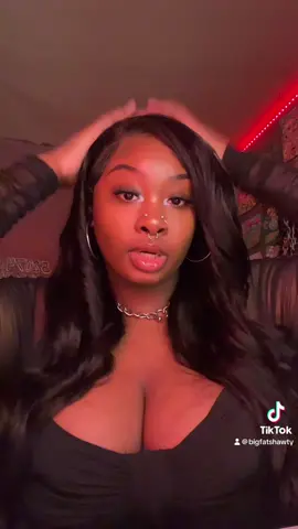 Dont sleep on those Amzon wigs okkk, go get this 26 inch Body Wave from @Pizazz Hair ONLY $131!!! LINK IN MT BIO! #greenscreenvideo #hdlacewigs #pizazzhairamazon #bodywavewigs #amazonwigs #gluelesswig 