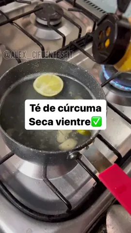 Receta  - 1 cucharada cúrcuma  - 2 pepa ajo  - 1 uña jengibre  - 1 cucharada cúrcuma  Hervir 5 minutos y tomar  #curcuma #tédecurcuma #jengibre 