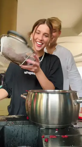 @Kevin Mglej robi sok malinowy na jesień a ja pomagam😂❤️