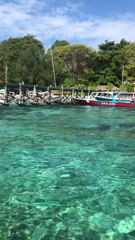 #Repost @hadiprei with @let.repost  • • • • • • emang bening no filter, yakin gak pengen kesini? 📍pulau samalona, makassar #lautbening #pantaiindonesia #beachlife #beachview #shotoniphone #foryou #fypシ #makassar 