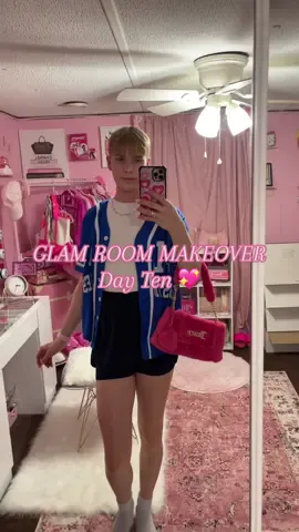 new mirror for the glam room! 💖 #Vlog #shopwithme #fyp #beautyroom #pink #girly #girlytok #pinktok #pinkpinkpink 