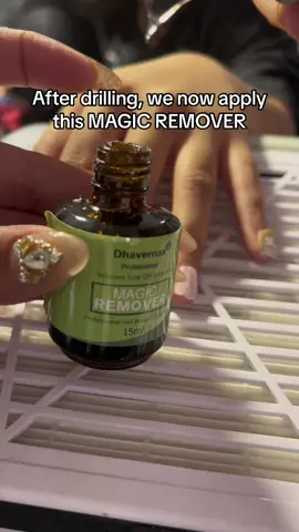 This magic remover really did helped me removed my sister’s 2 week old nail extension❤️ try it out #nails #nailremovalhack #fyp #softgelnailextension 