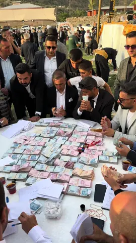 Aşiret Düğünü #beytüşşebap #düğün #aşiret #para #tl #dolar #altın #euro #tivorluismail #tivorlu #halay #düğün #eğlence #komedi  #gevdan #gevda #aşiret #topluluk #benikeşfet #öneçıkanlar #uludere #silopi #cizre #şırnak #van #yüksekova #idil #güçlükonak 