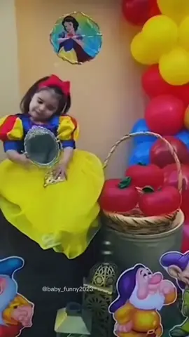 Snow white😂🥰 #baby #kid #kids #fun #funny #funnybaby #funnyvideos #babylaugh #fyp #laugh #failvideo #failarmy #foryou #funnyfail #😂😂😂