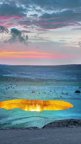 #viral Cổng địa ngục xứ Turkmenistan, luôn rực cháy suốt 52 năm 🔥🔥🔥 #xuhuong #khoảnhkhắc #dulich #canhdep #travel #traveltiktok #shorts #foryou #foryoupage #viraltiktok #top #mereview #langthang #turkmenistan #turkmenistan🇹🇲 