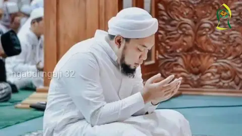 KHR.Acmad azaim Ibrahimy Do,a untuk ummat nabi Muhammad Saw #santrunusantara #santripondok #iksassnusantara #NUnusantara #ppsalafiyahsyafi,iyah#sukorejo#fyp @jalur pengabdian @s3_tv 
