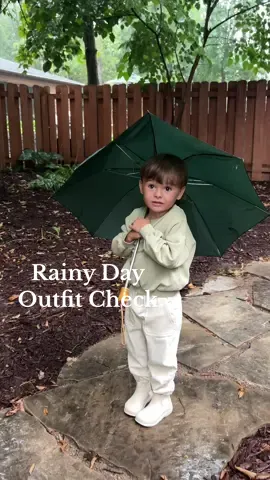 On todays shopping list another umbrella 😂 i got soaked taking this video. #schooloutfit #outfitcheck #outfitcheckforschool #beausoutfits #whatbeauwears #OOTD 