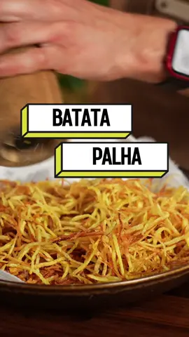 Batata palha faz parte de várias receitas!!  Honestamente nem me lembro quais 😅  Consegues lembrar-te quais as receitas onde vai batata palha ?☀️ #batatapalha #batatafrita #culinaria #receitas #cozinhar #terapianofogo #terapianofogo🔥 #receitasportuguesas #culinariaportuguesa🇵🇹 #receitasfaceis #receitasfaceis 