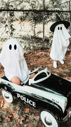 Tried the ghost photoshoot trend with my toddlers today! We kept it simple, I think they turned out pretty cute🖤👻🤍 #halloween #ghosttrend #ghostphotoshoot #ghostchallenge #ghosthalloweenphotos #ghosttrendchallenge #ghost #ghosts #ghostphotoshootchallenge #ghostphoto #halloweentoddler #halloweendiy #diyhalloween #spookyseason #halloweenghost #halloweenideas #halloweenishere 