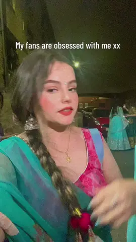 And here is with my fans ❤️🤟 loveed meeting mu fans @Pooja @Señorita   