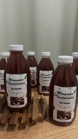Bir pletok cocok untuk ide jualan  Bahan : 2 batang sereh 3 gr lada hitam 3 gr kapulaga 3 biji pala 3 gr cengkeh 5 daun jeruk 2 batang kayumanis 250 gr jahe geprek 500 gr gula pasir 2 liter air putih #birpletok #resepbiroletok #idejualan #birpletokbetawi #tugasplbj 
