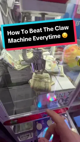How To Beat The Claw Machine Everytime 😧 #fyp #viral #clawmachine #arcade #LifeHack 