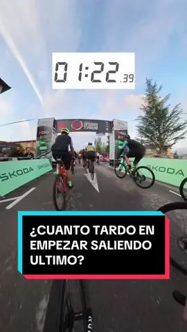 Esto es lo que se tarda en empezar la marcha saliendo ultimo de 800 ciclistas. #ciclismo #deportesentiktok #deporte 