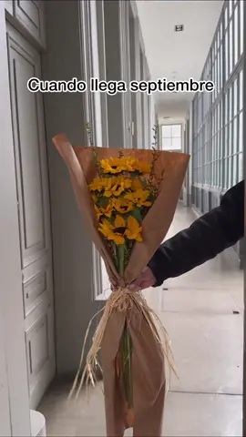 me enamore de estas flores de @floreriasuecia que tenia que darle el dato al mati para que me las regale djkfkf #fypシ #floresamarillas 