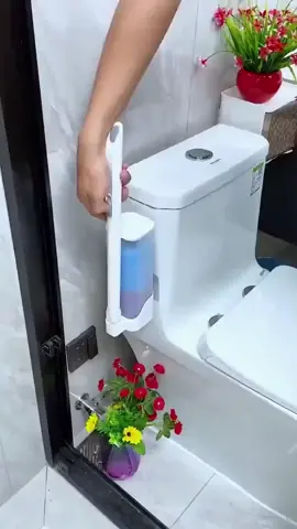 爱干净的人连马桶刷都是这种一次性的，刷头自带清洁液，不仅刷的干净，用完即抛也特别方便
