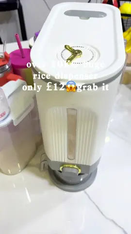 Rice dispenser#asmr #ricedispenser #FoodTok #ricetank #storagehacks #TikTokMadeMeBuyIt #SummerSale #TrendHunter #TrendNew #LifeHack 