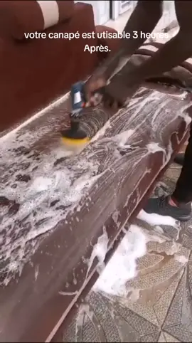 Ne cherchez plus ! Nous sommes là pour vous offrir un nettoyage professionnel de tissu qui transformera votre canapé  77179090