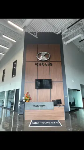 Were getting settled in! Here are some sneak peaks of inside? #hartingtonequipment #kubota #kubotacanada #reception #parts #service #sales #showroom #entrance #hartingtonequipmentnewbuild #newbuild #progress #werein 