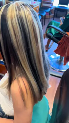 #2000’s #bimbo #skunkhair #y2k #mom 