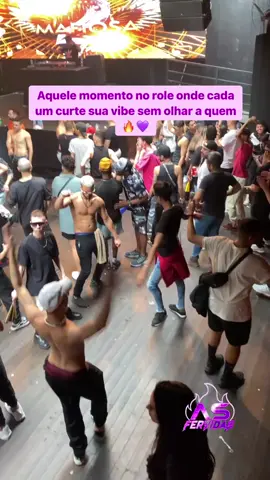NÃO EXISTE DANÇA ÚNICA NO TRIBAL, CADA UM SE DIVERTE E SE JOGA DA FORMA QUE SE SENTE MAIS CONFORTÁVEL.💜🔥 COR, GÊNERO, ROUPA, PODER AQUISITIVO, MARCAS OU BELEZA, NÃO IMPORTA. SOMOS APENAS PESSOAS LIVRES SE DIVERTINDO DA FORMA QUE CADA UM ACHA QUE DEVE!! 🥰💜#tribal #rave #comedia #humor #fyp 