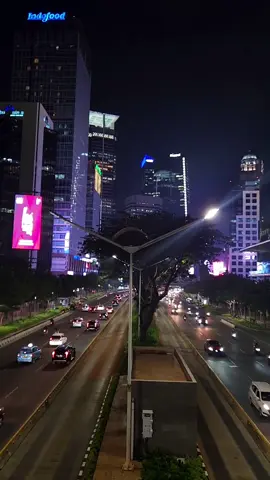 city view halte transjakarta dukuh atas #fyp #jakarta #jakartanight #citylights #nightvibes #jakartacity #storymalamhari #jakartaselatan  #samsungs22 
