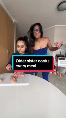 I provide entertainment 🤝  Also, she doesn’t trust my cooking because I undercooked the chicken…ONCE👀 #oldersistervibes #sistersbelike #sisterslife 