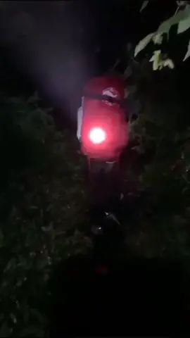 Tugas sweeper jaga depan, salah nyorot headlamp iklan lewat #hikingadventures #sweeper #Hiking #pendakiangunung #pesonaalamindonesia #pecintaalam #naikgunung🏔️ 