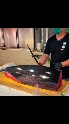 tuna cutting skill #tuna #tunacuttingshow #tunacuttingskill #tunasalad #tunafishing