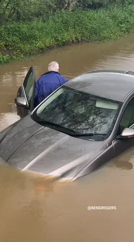 Crazy! 😭🤦🏻‍♂️ #FYP #Flooding #UK #cars #Fails #Ruffordford #worcestershire #Notts #Oops #entertainment #BENGREGERS #why #crazy #splash #DEEPwater #fy (Youtube: BENGREGERS)