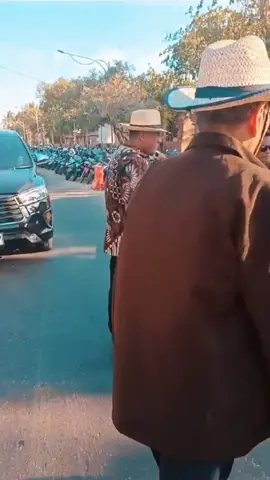 Abah Yai In Bali Mugi tansah pinaringan sehat wal afiat lan panjang Umur Abah... Aamiin ya Robb...  #santrisundra #khabdulghofur #ppsunandrajat #lamongan #jatim 