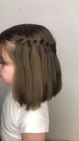 Juli fue mi modelo para lucir esta hermosa trenza 😊#trenza #trenzacascada😊 #peinadosfacilesyrapidos #peinadoniñas #trenzaniña 