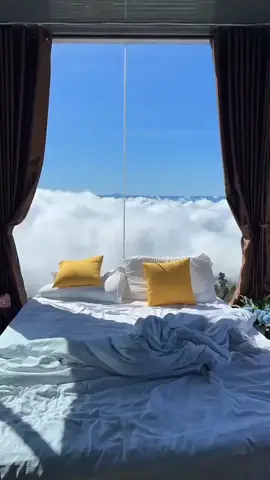 I cant belive I just found out about this! Imagine waking up above the clouds...! . . . 🎥 @ bestiewanderer  📍 De’Campo Hotel, Thailand 🇹🇭 #RoomAboveTheClouds #ElevatedLuxury #SkyHighGetaway #CloudscapeViews #DreamyResorts #AWorldAbove 